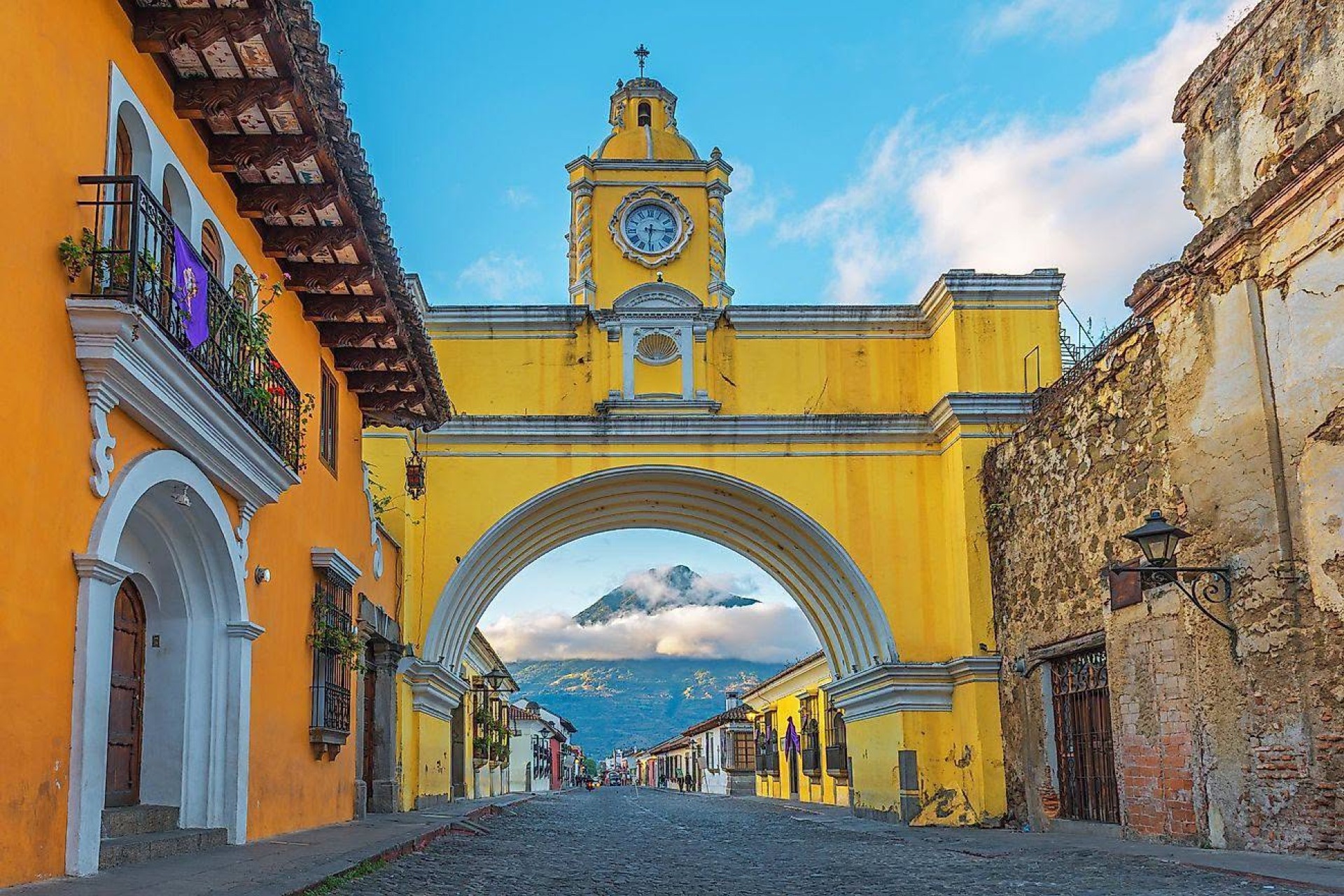 ANTIGUA GUATEMALA - OAKLAN MALL - CAYALA 